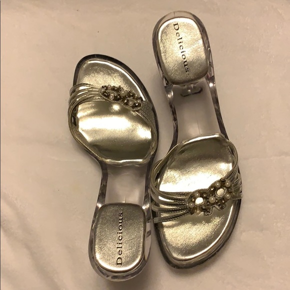 Silver open back pump heel - Picture 2 of 2